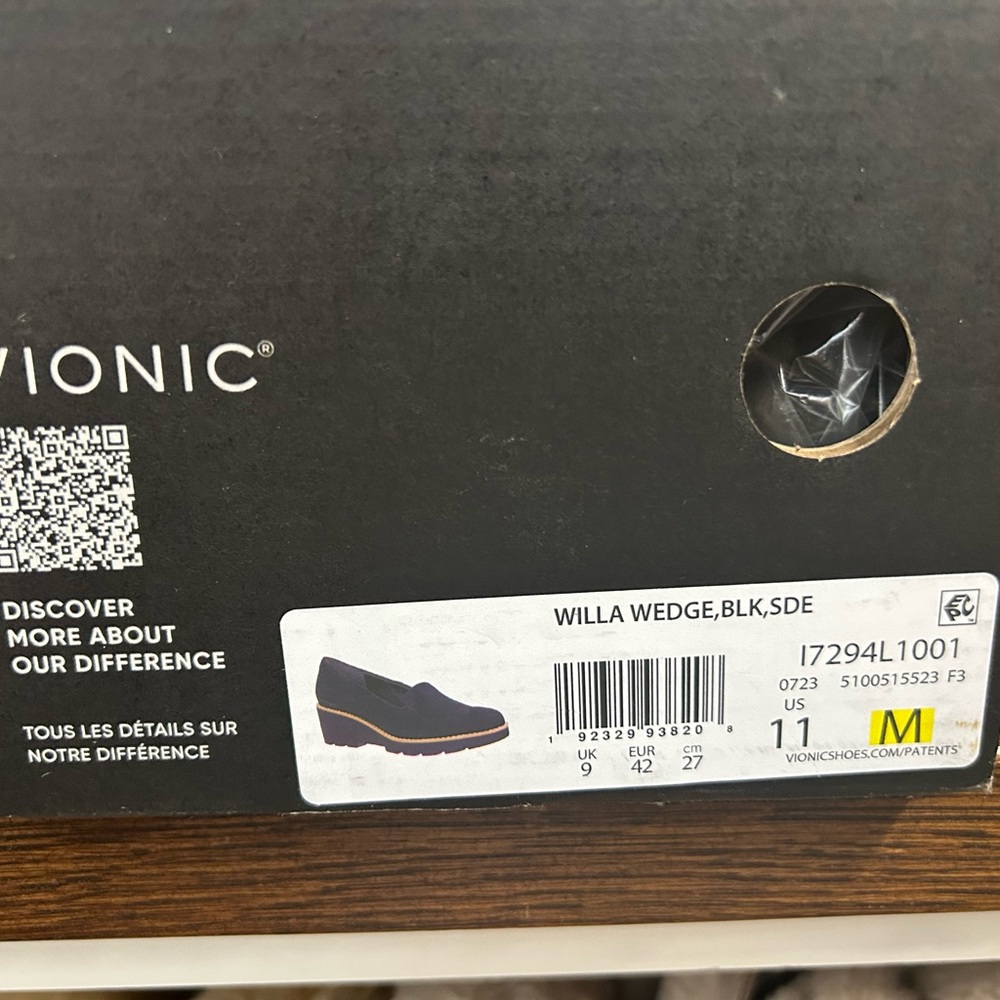 Vionic Willa Black Suede Wedge